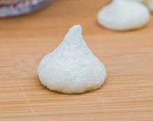 Load image into Gallery viewer, Meringue cookie
