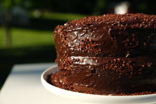 Load image into Gallery viewer, Chocolate cake with Brigadeiro frosting
