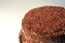 Load image into Gallery viewer, Chocolate cake with Brigadeiro frosting
