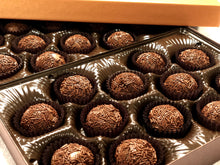 Load image into Gallery viewer, Brigadeiro gift box (24 units)
