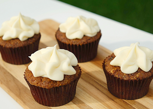 Carrot cupcake with walnuts and raisins (6units)