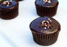 Load image into Gallery viewer, Chocolate cupcake with Brigadeiro frosting (6 units)
