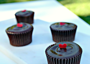 Chocolate cupcake with Ganache frosting (6 units)